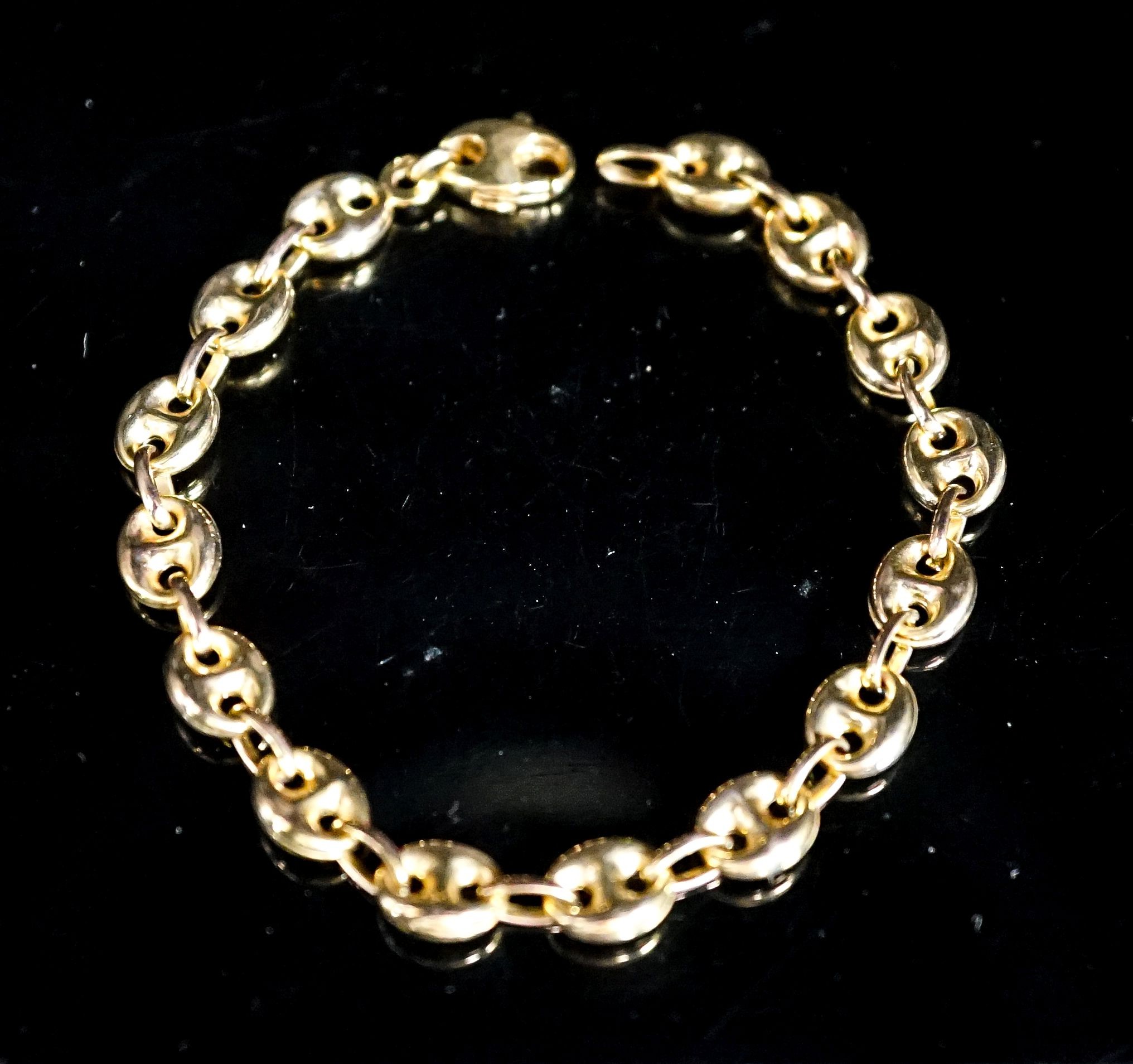 A modern 9ct gold oval link bracelet, 17.5cm